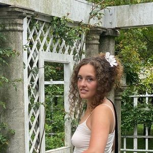 Meet your Posher, Alexia